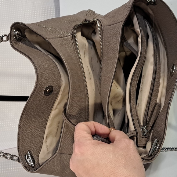 Michael Kors Gorgeous Leather Bag - Picture 4 of 16